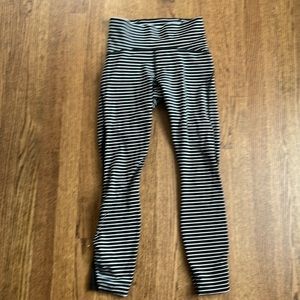 Lululemon black and white stripe wunder under leggings size 6